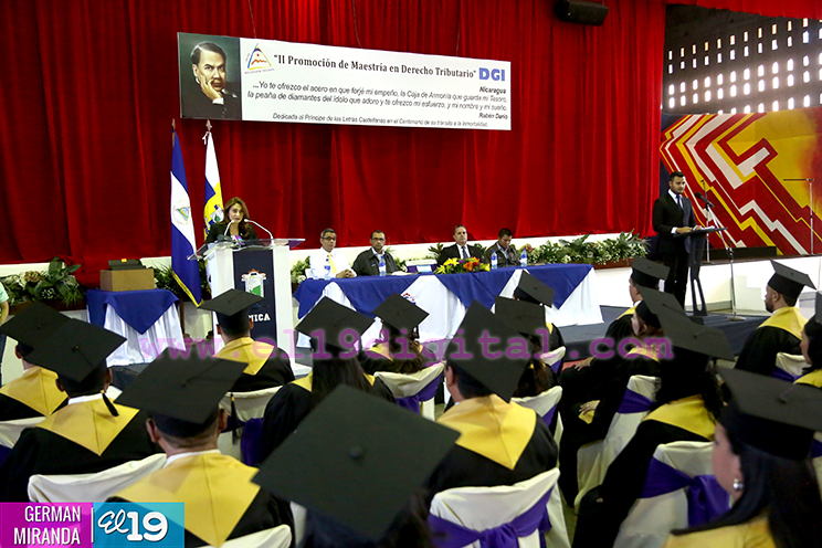 UNICA grad&uacute;a a especialistas en derecho tributario de la DGI